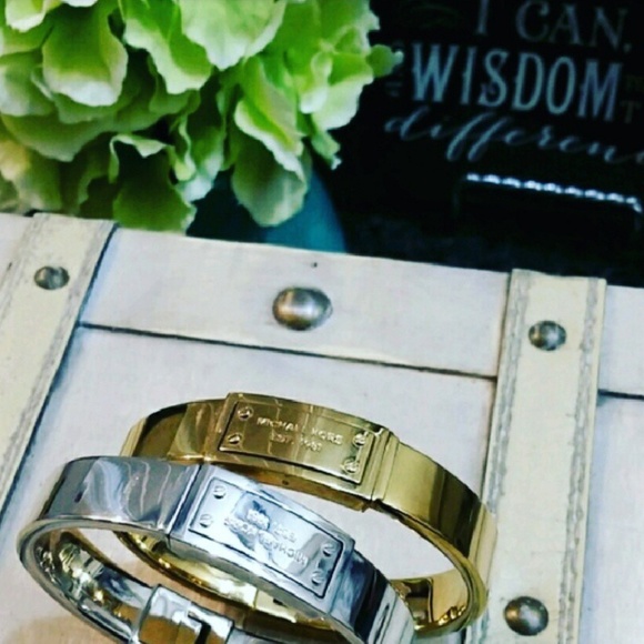 Gold MICHAEL KORS Metallic Logo Plaque Bracelet - Picture 2 of 8